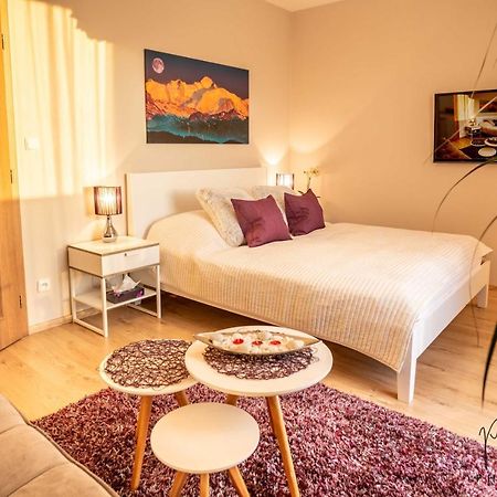 Luxurious, Lovely And Romantic Apartment In ターボル エクステリア 写真
