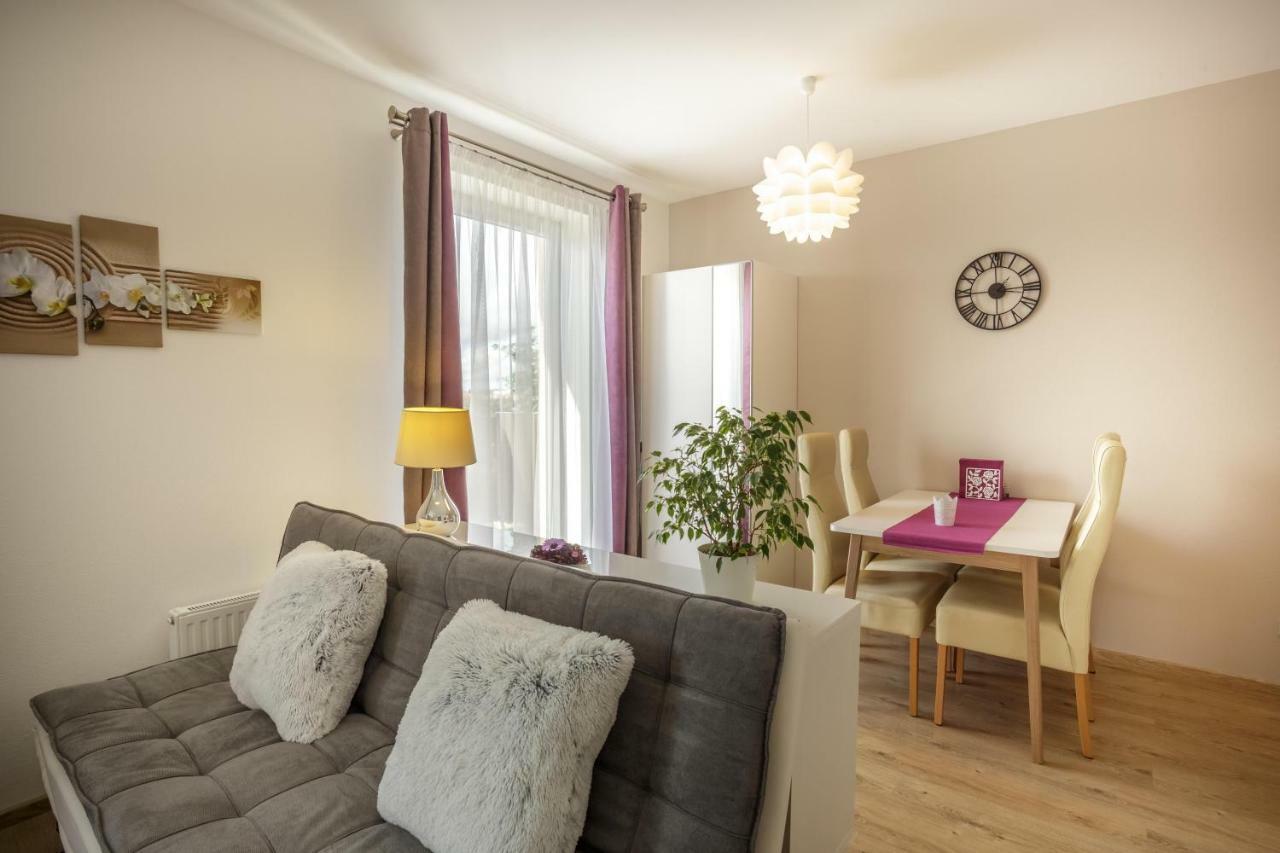 Luxurious, Lovely And Romantic Apartment In ターボル エクステリア 写真